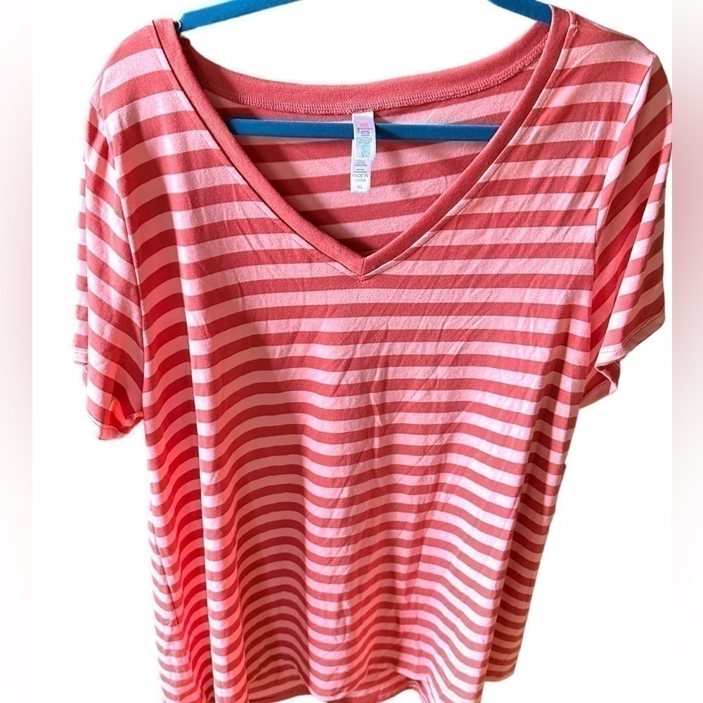 Lularoe 3X coral & pink stripe V Neck Christy T‎ . NWT. Great summer T shirt